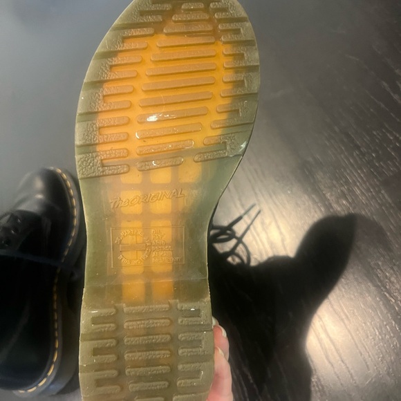 Dr. Doc Martens Wonen's size 8 Leahter Lace Up Boots - Picture 9 of 10